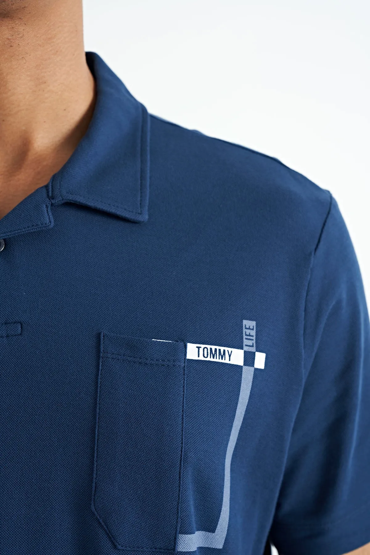 cep detayli baskili standart kalip polo yaka erkek t-shirt - 88241