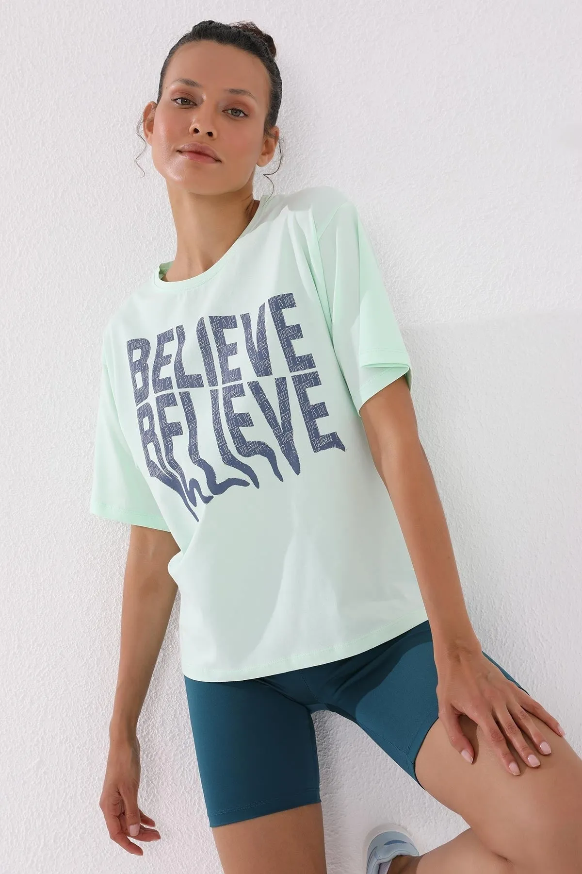 deforme yazi baskili o yaka oversize kadin t-shirt - 97139