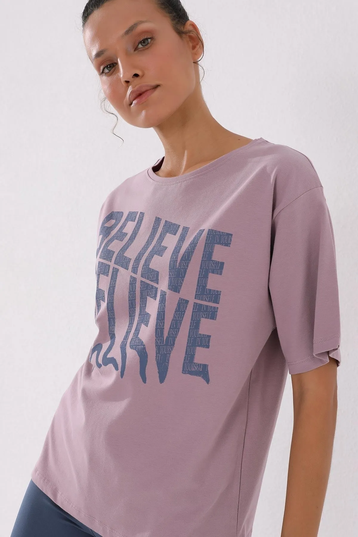 deforme yazi baskili o yaka oversize kadin t-shirt - 97139