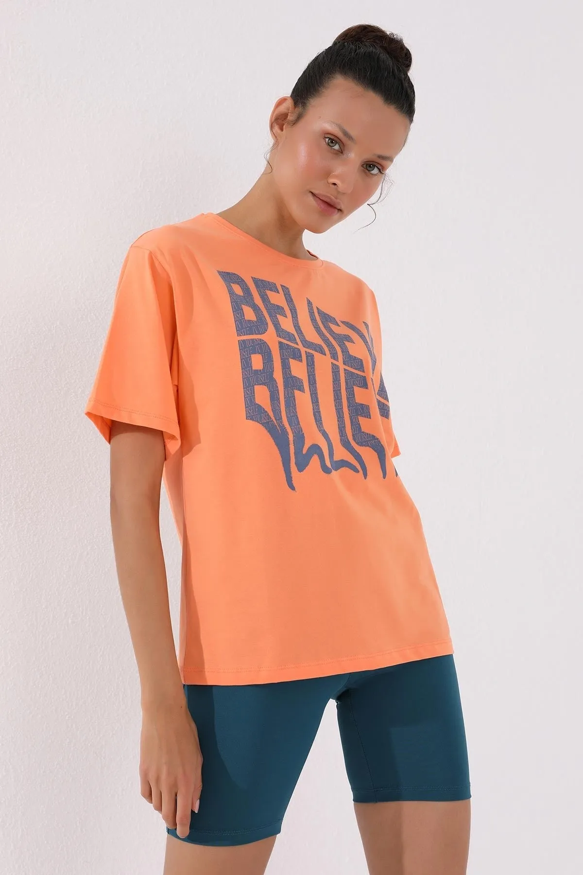 deforme yazi baskili o yaka oversize kadin t-shirt - 97139