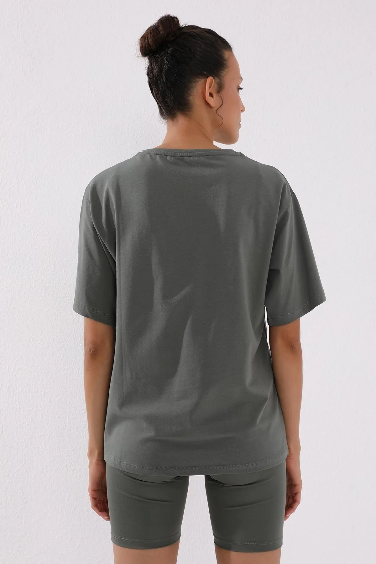 deforme yazi baskili o yaka oversize kadin t-shirt - 97139