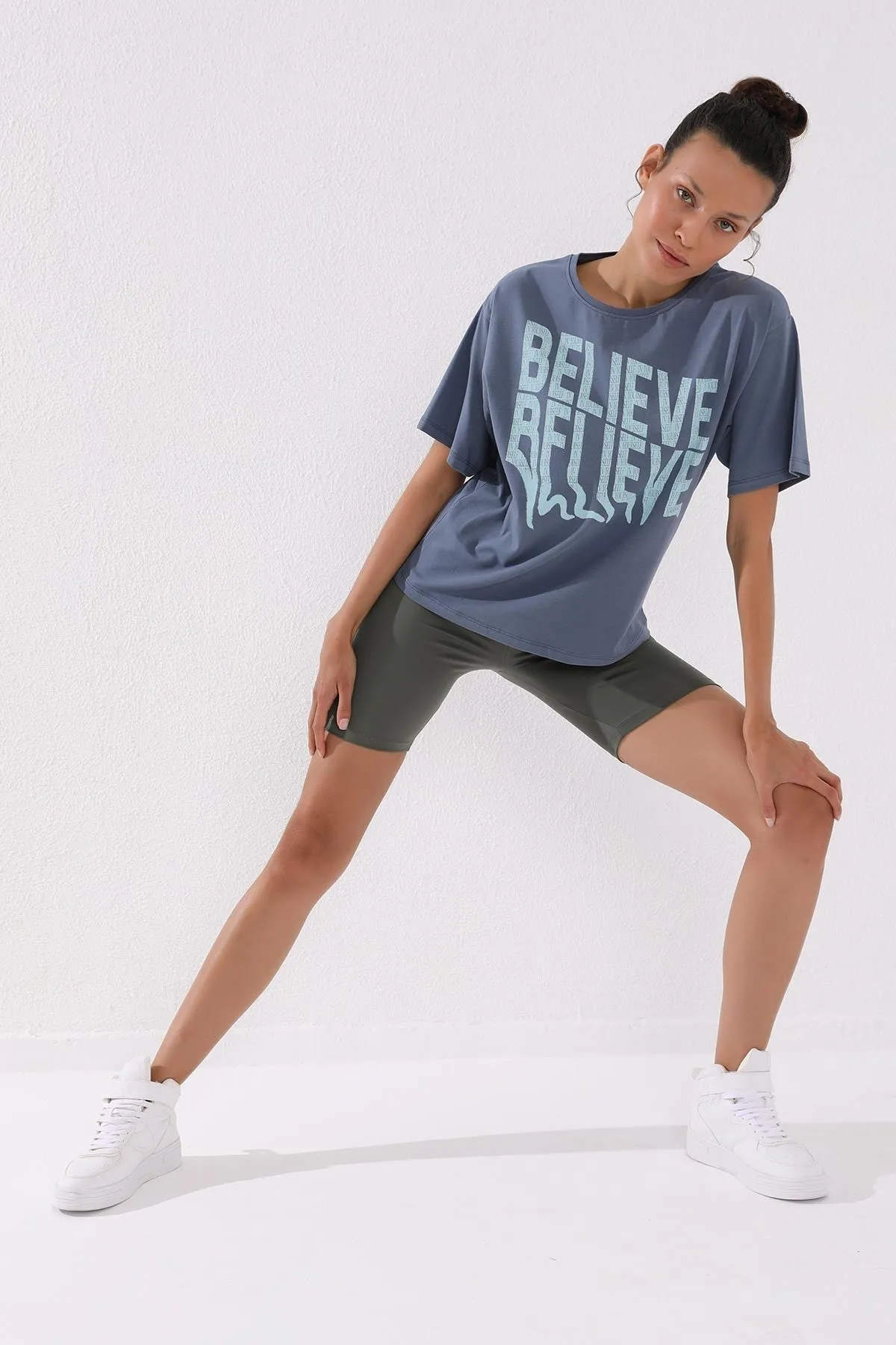 deforme yazi baskili o yaka oversize kadin t-shirt - 97139