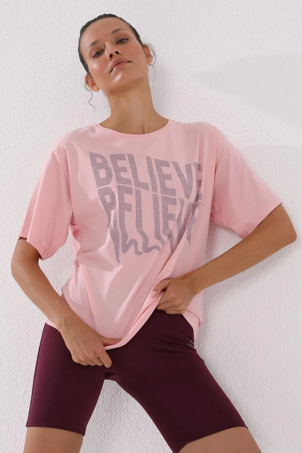 deforme yazi baskili o yaka oversize kadin t-shirt - 97139