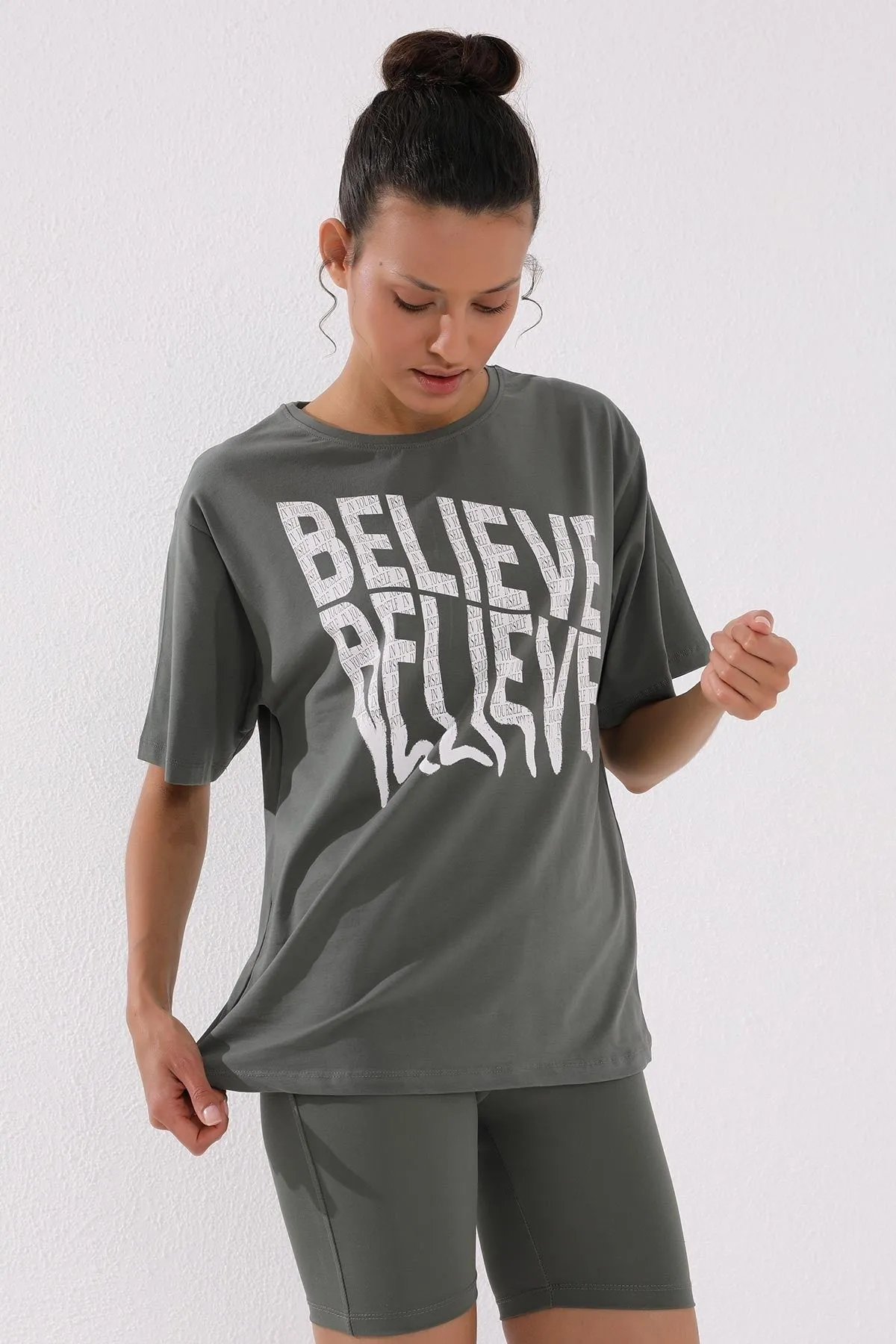 deforme yazi baskili o yaka oversize kadin t-shirt - 97139