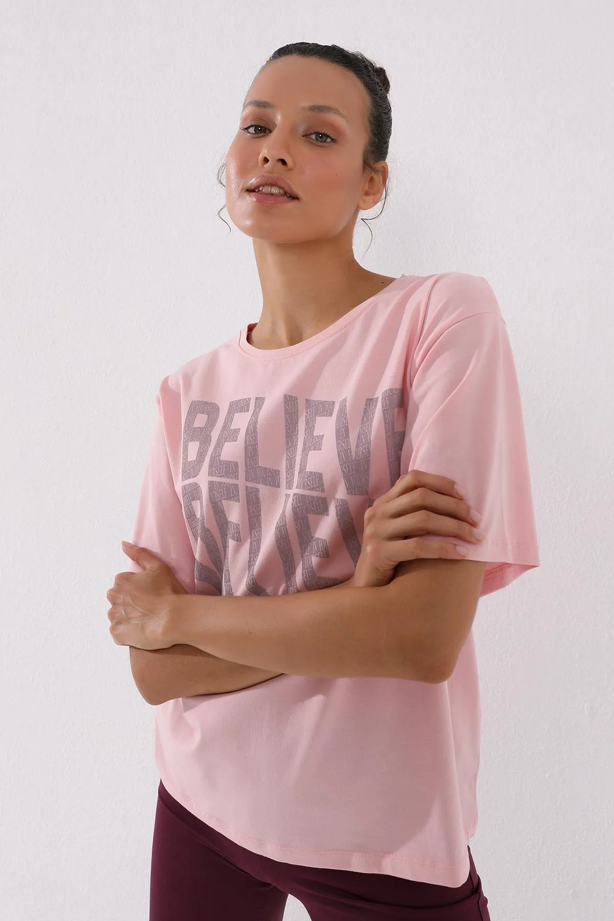 deforme yazi baskili o yaka oversize kadin t-shirt - 97139