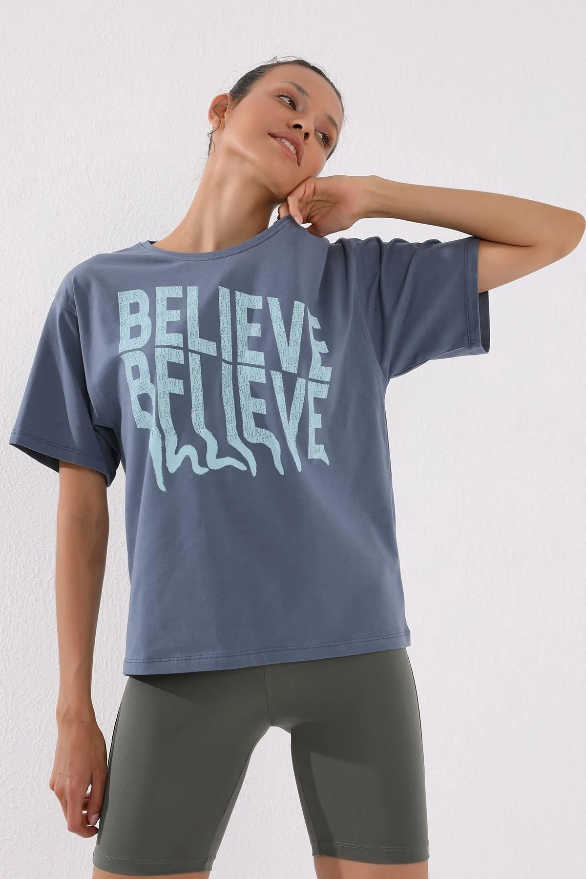 deforme yazi baskili o yaka oversize kadin t-shirt - 97139