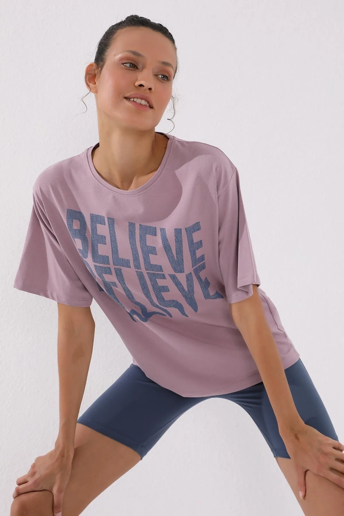 deforme yazi baskili o yaka oversize kadin t-shirt - 97139