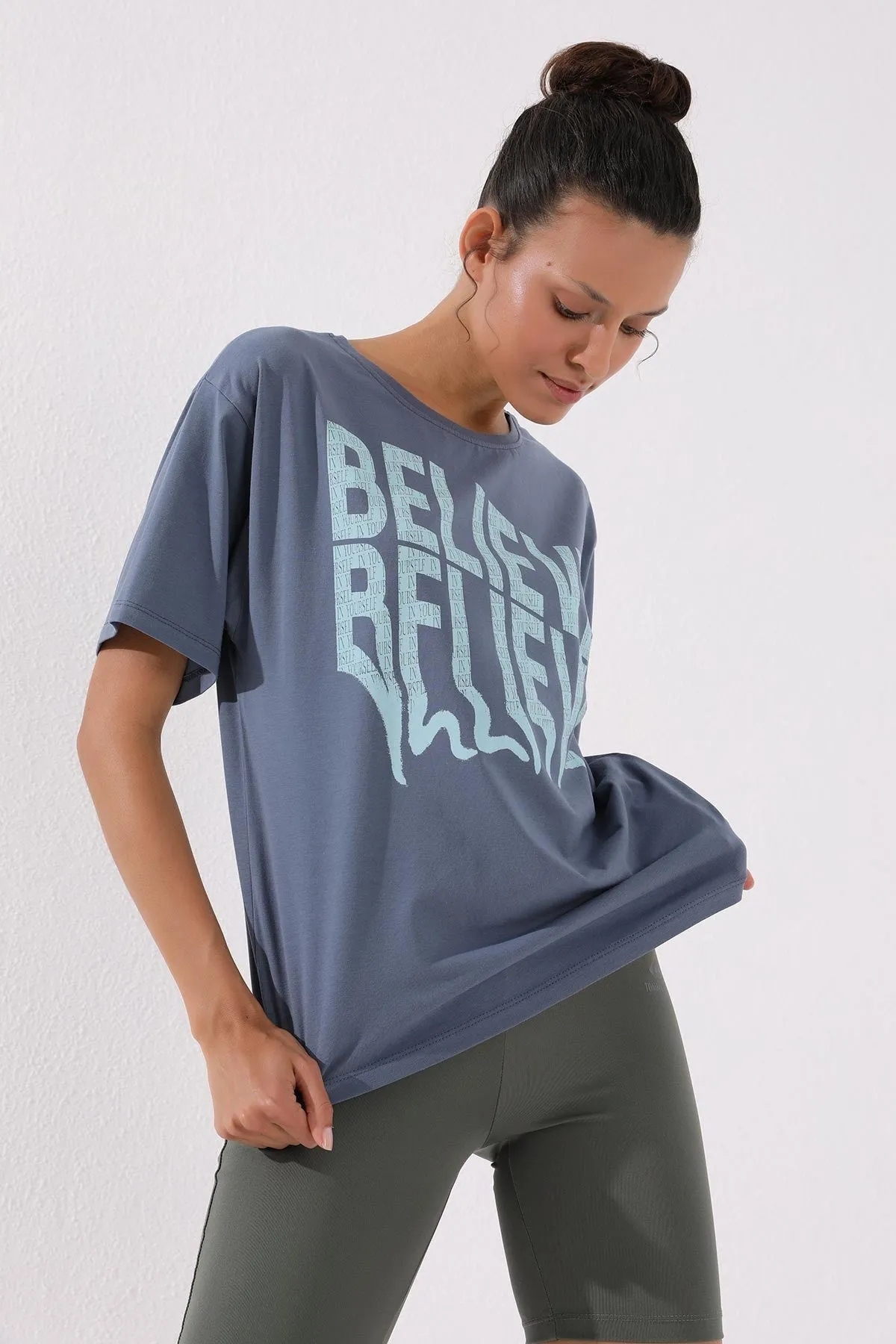 deforme yazi baskili o yaka oversize kadin t-shirt - 97139