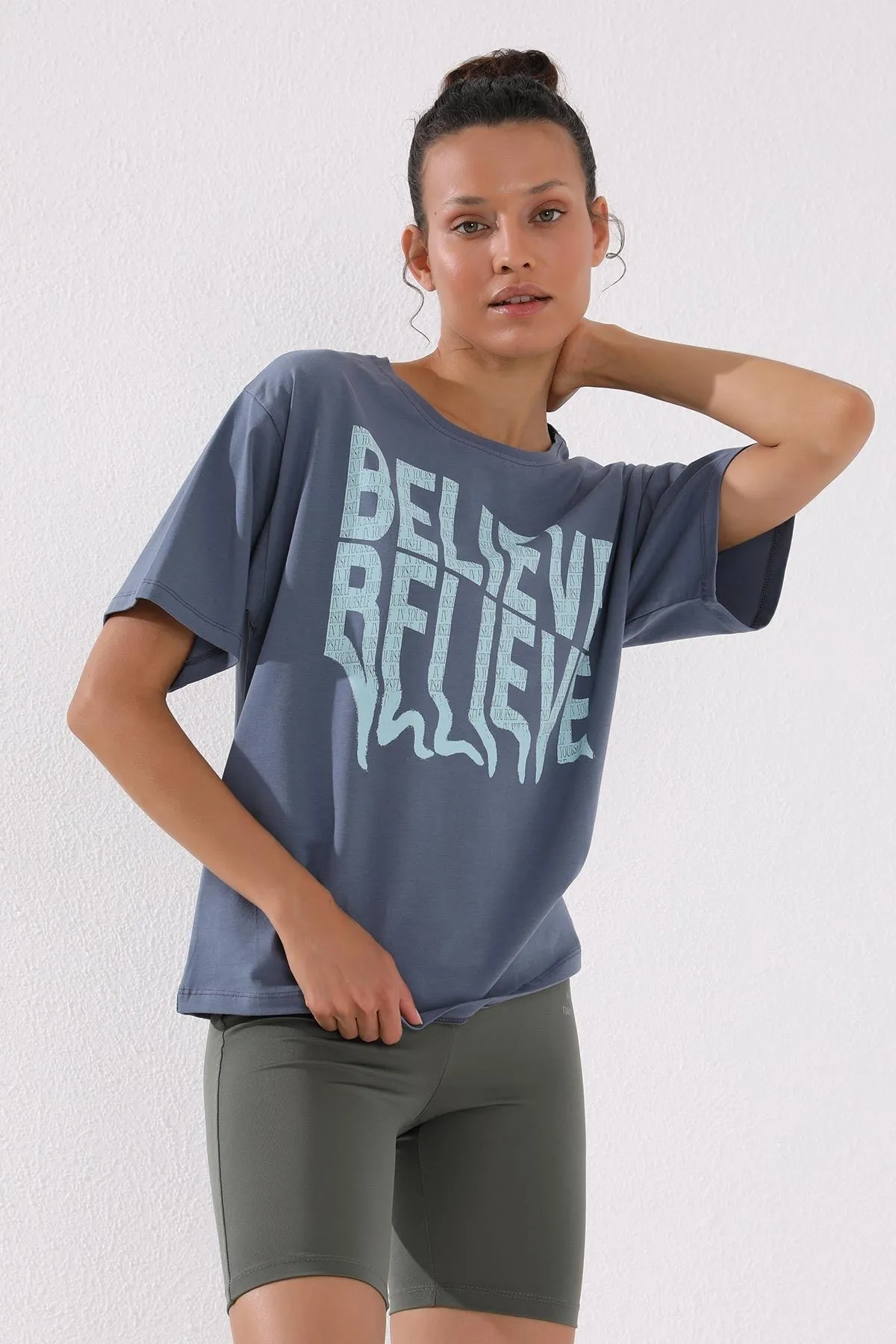 deforme yazi baskili o yaka oversize kadin t-shirt - 97139