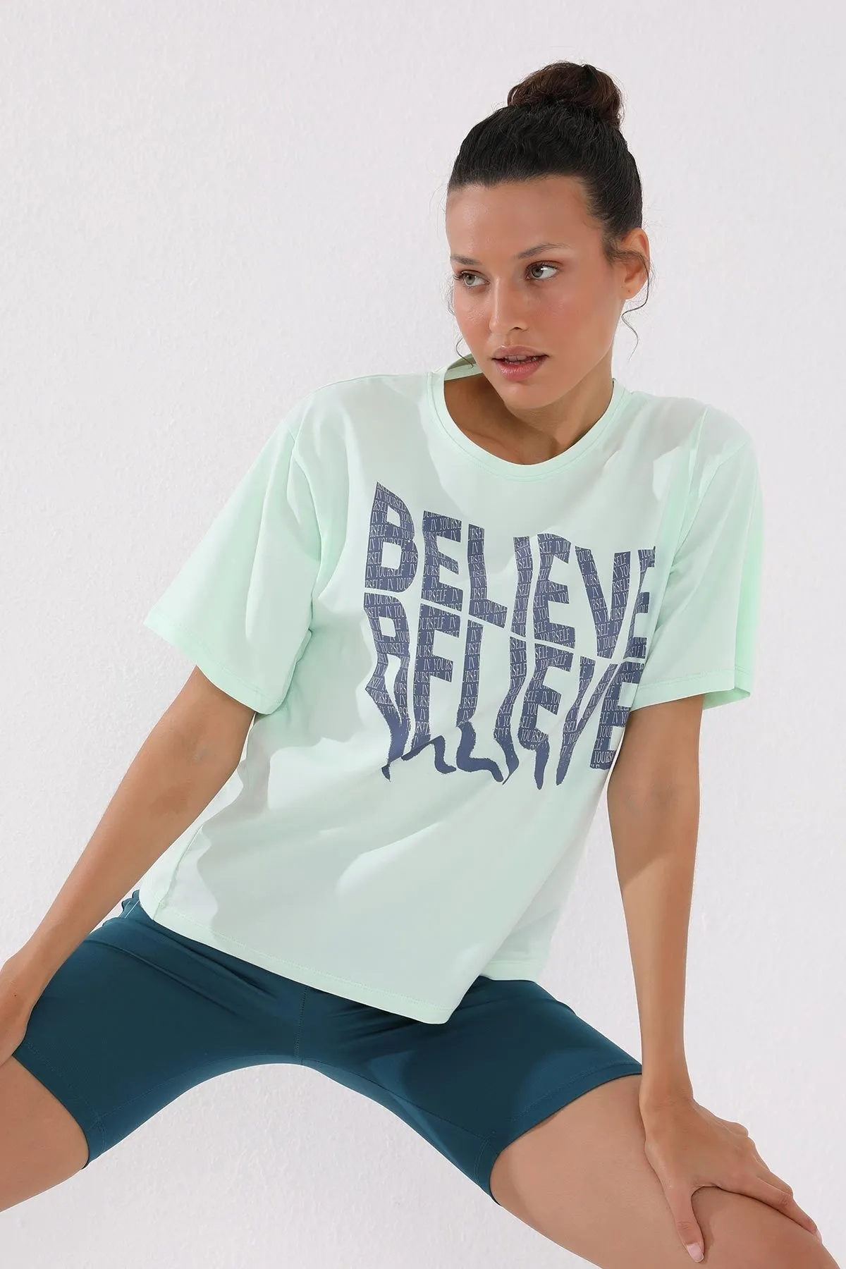 deforme yazi baskili o yaka oversize kadin t-shirt - 97139