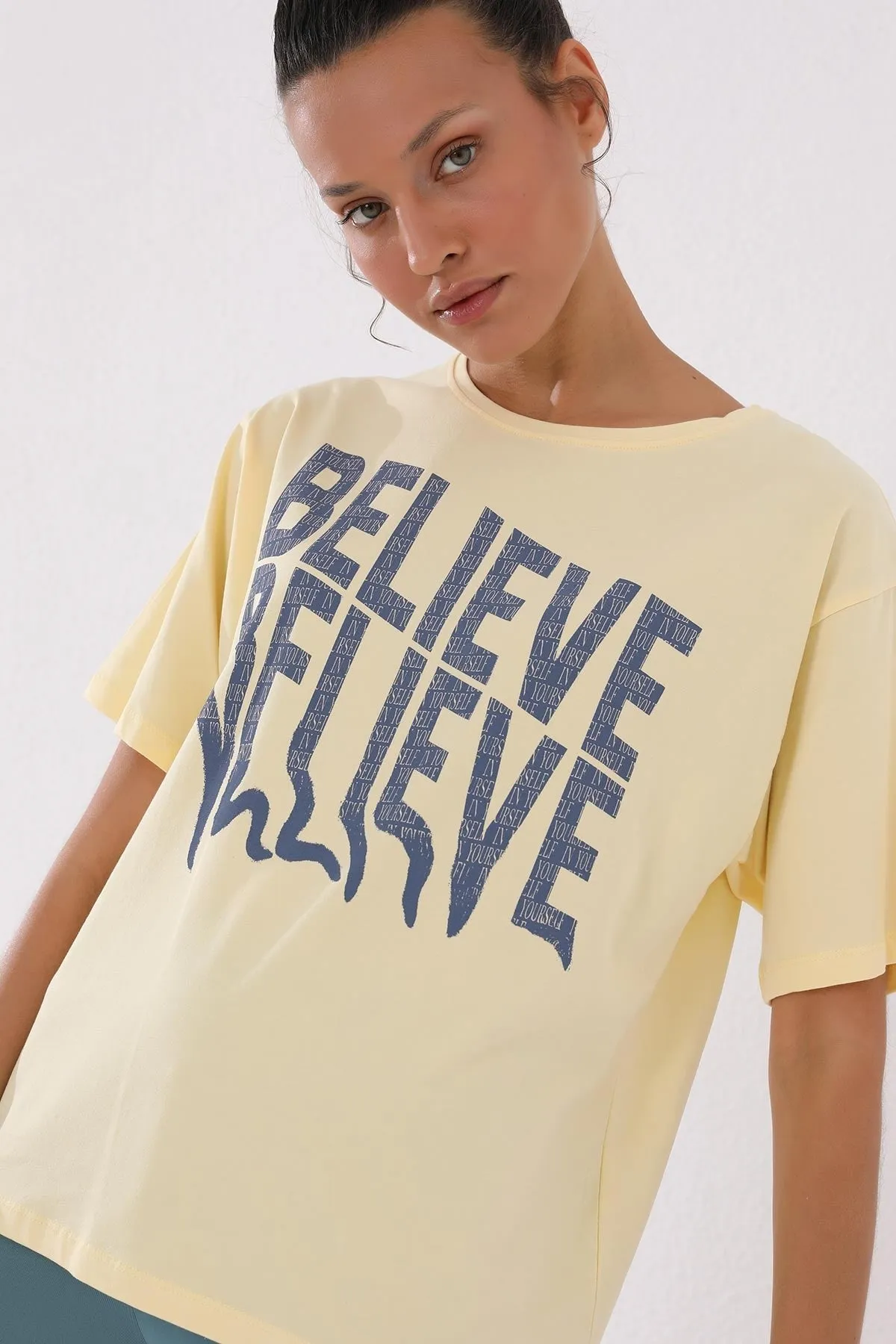 deforme yazi baskili o yaka oversize kadin t-shirt - 97139