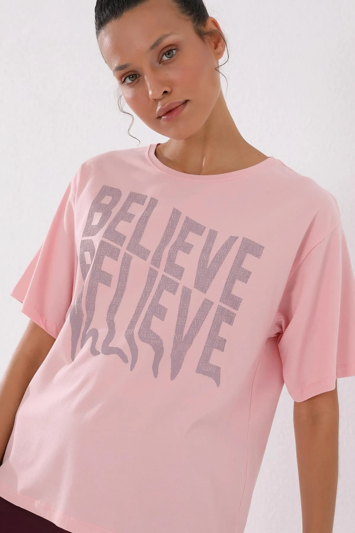 deforme yazi baskili o yaka oversize kadin t-shirt - 97139