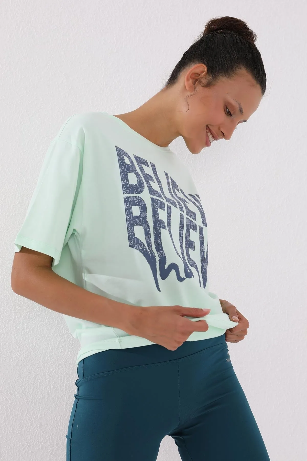 deforme yazi baskili o yaka oversize kadin t-shirt - 97139