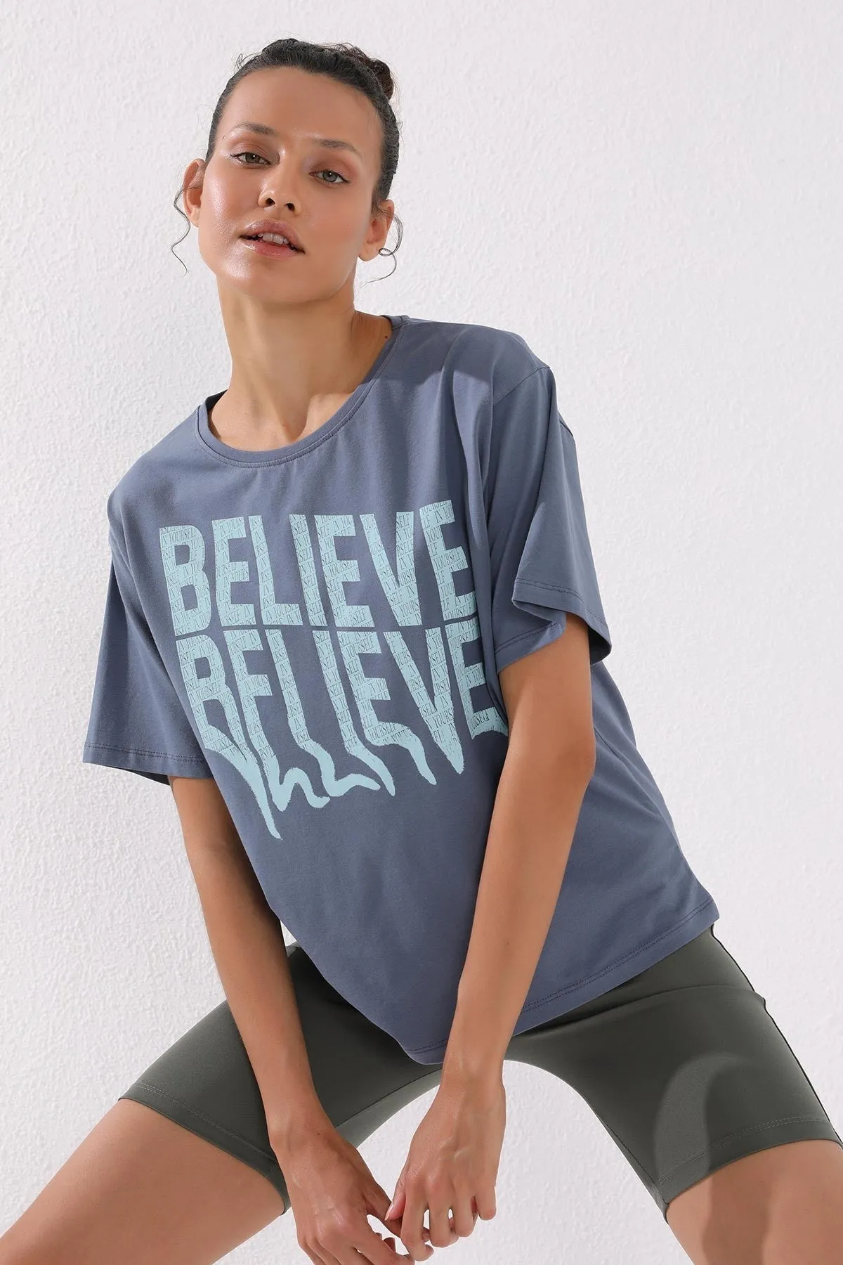 deforme yazi baskili o yaka oversize kadin t-shirt - 97139
