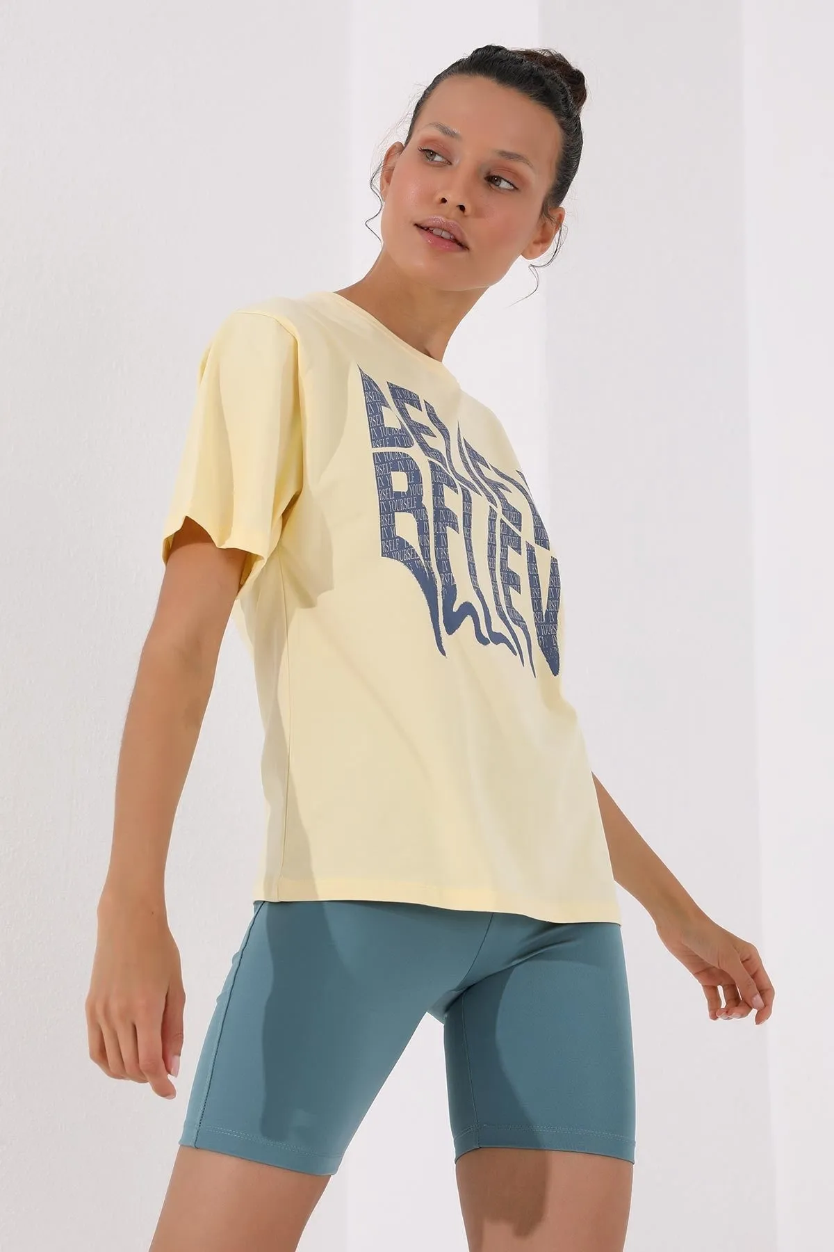 deforme yazi baskili o yaka oversize kadin t-shirt - 97139