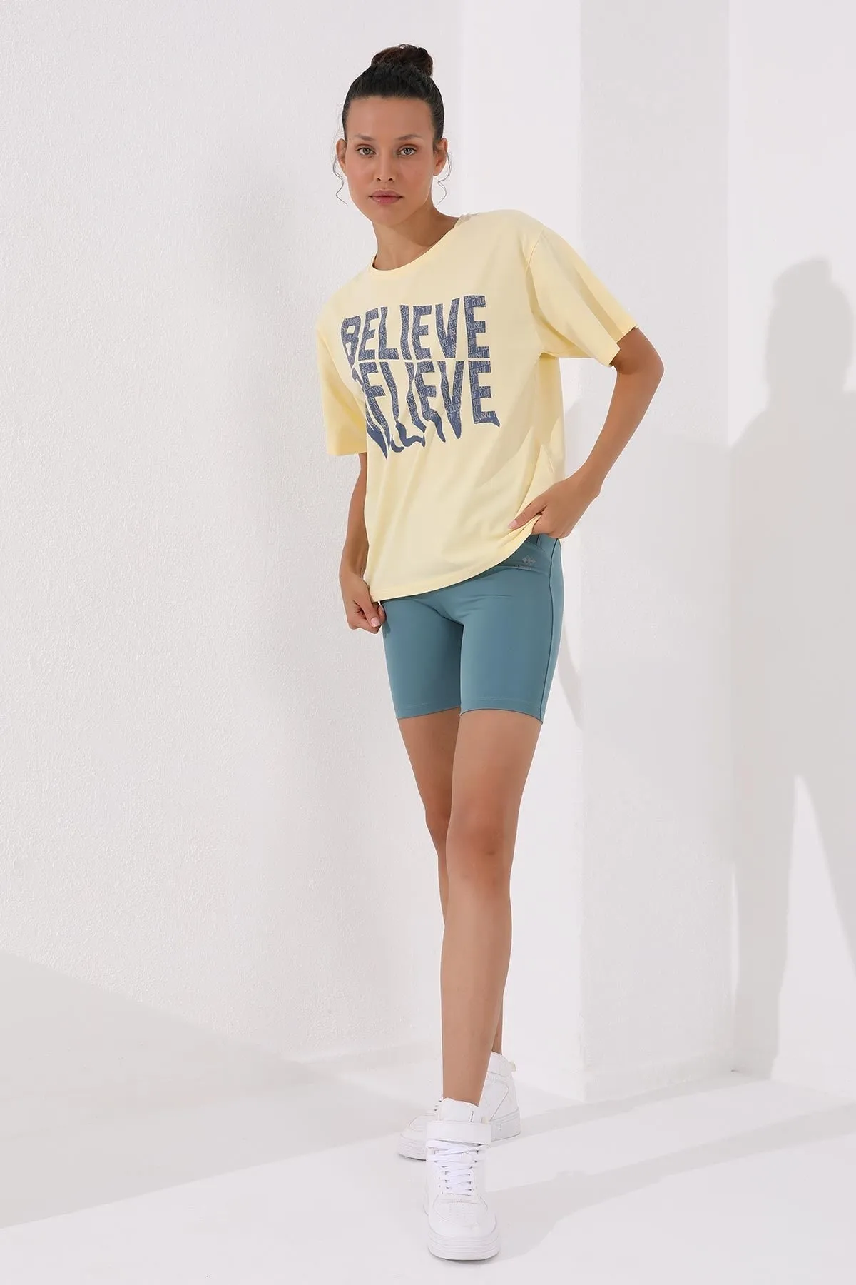 deforme yazi baskili o yaka oversize kadin t-shirt - 97139