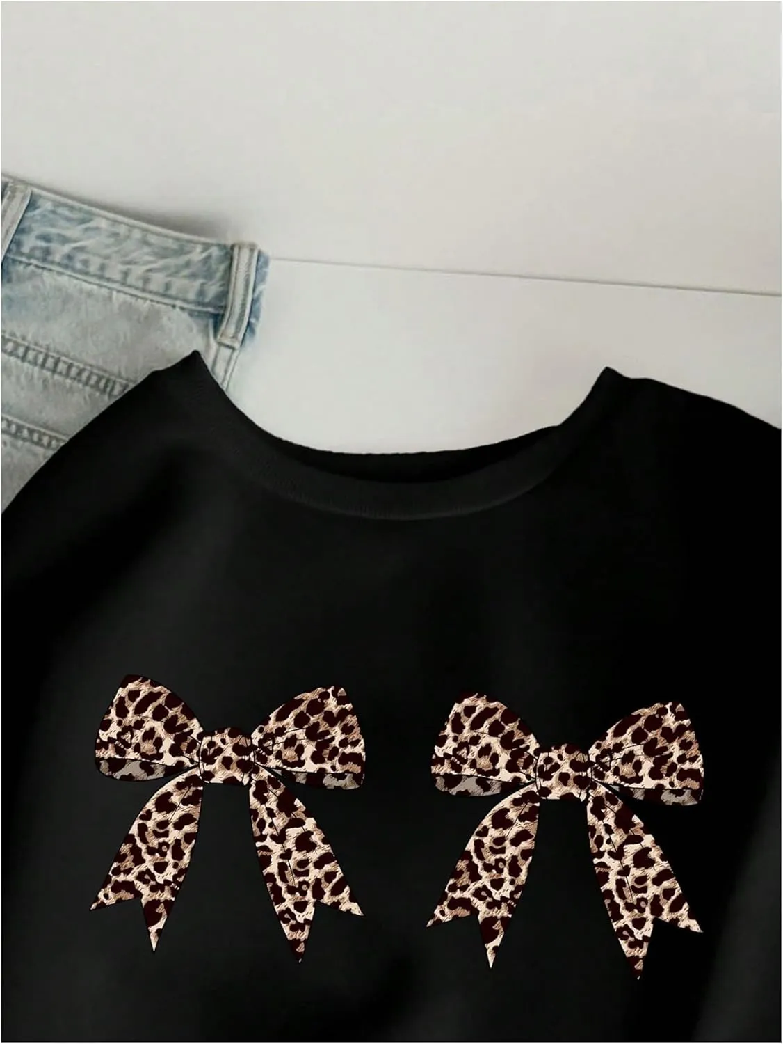 Women's Y2K Leopard Bow Graphic Crew Neck Sweatshirts Drop Shoulder Long Sleeve Pullover Top